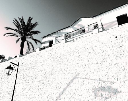 Ιχνογραφώντας τον μύθο