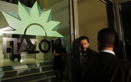 ΠαΣοΚ:  Η κυβέρνηση είναι εγκλωβισμένη στις δημαγωγικές της υποσχέσεις