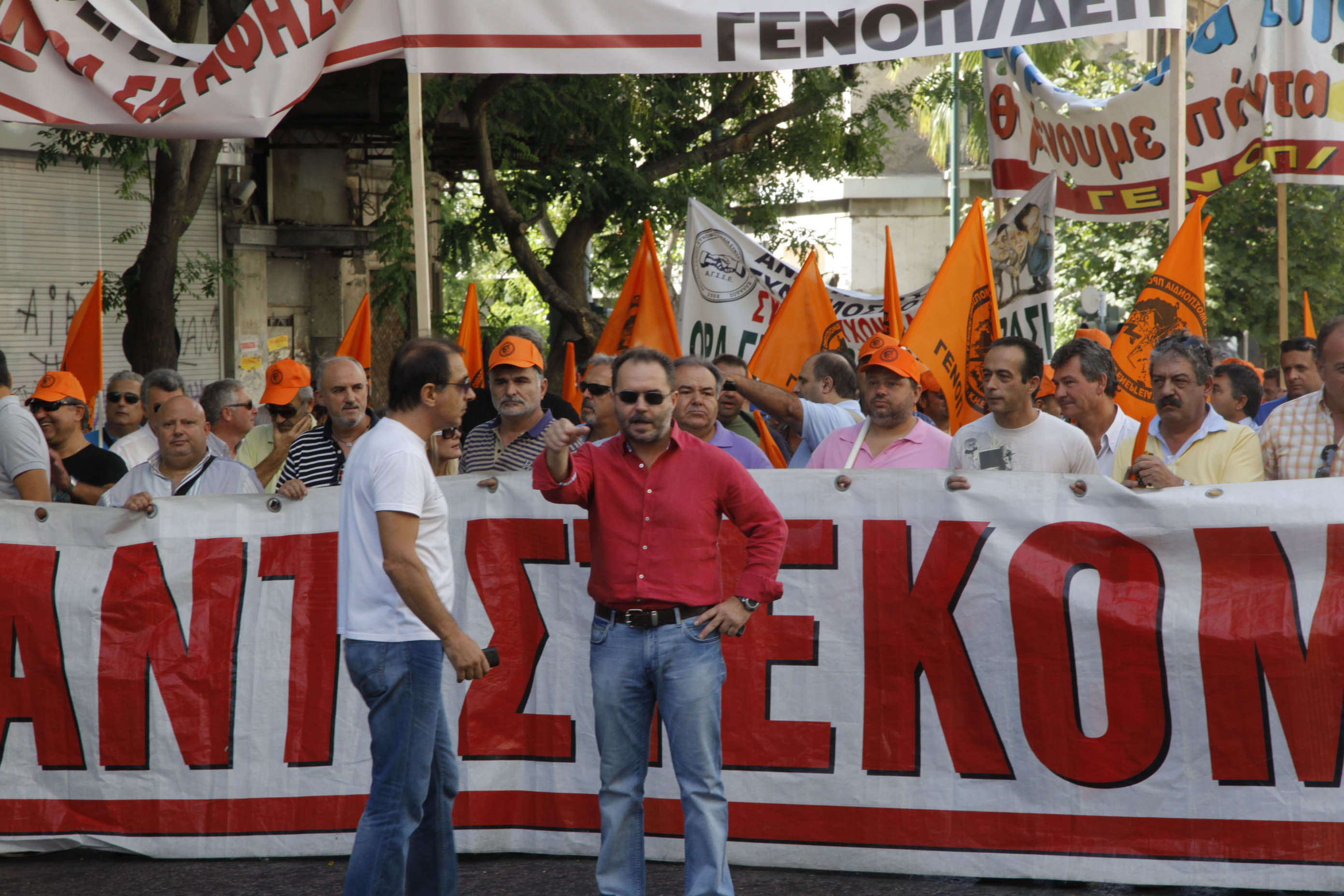 Καταλήψεις υπουργείων και Τραπεζών προτείνει ο Ν. Φωτόπουλος