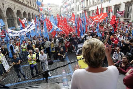 Ρώμη: Πάνω από 60.000 διαδηλωτές κατά της κρίσης