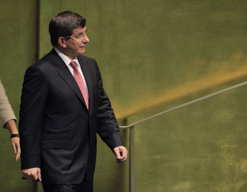 Ο Νταβούτογλου επισκέπτεται τα κατεχόμενα