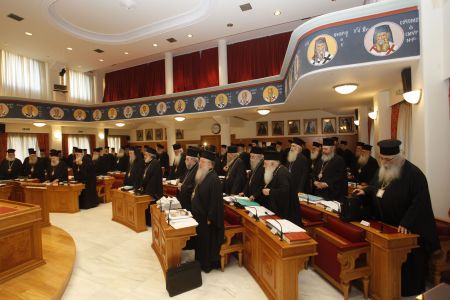 Ιερά Σύνοδος: Ανεύθυνα τα περί εξαίρεσης από τα capital controls