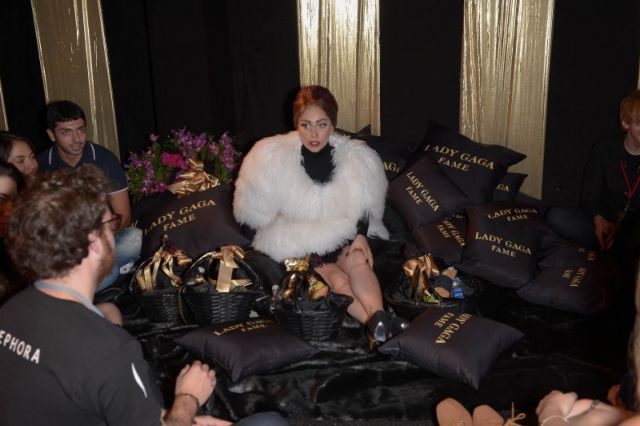 Lady Gaga αποκλειστικά στα Sephora
