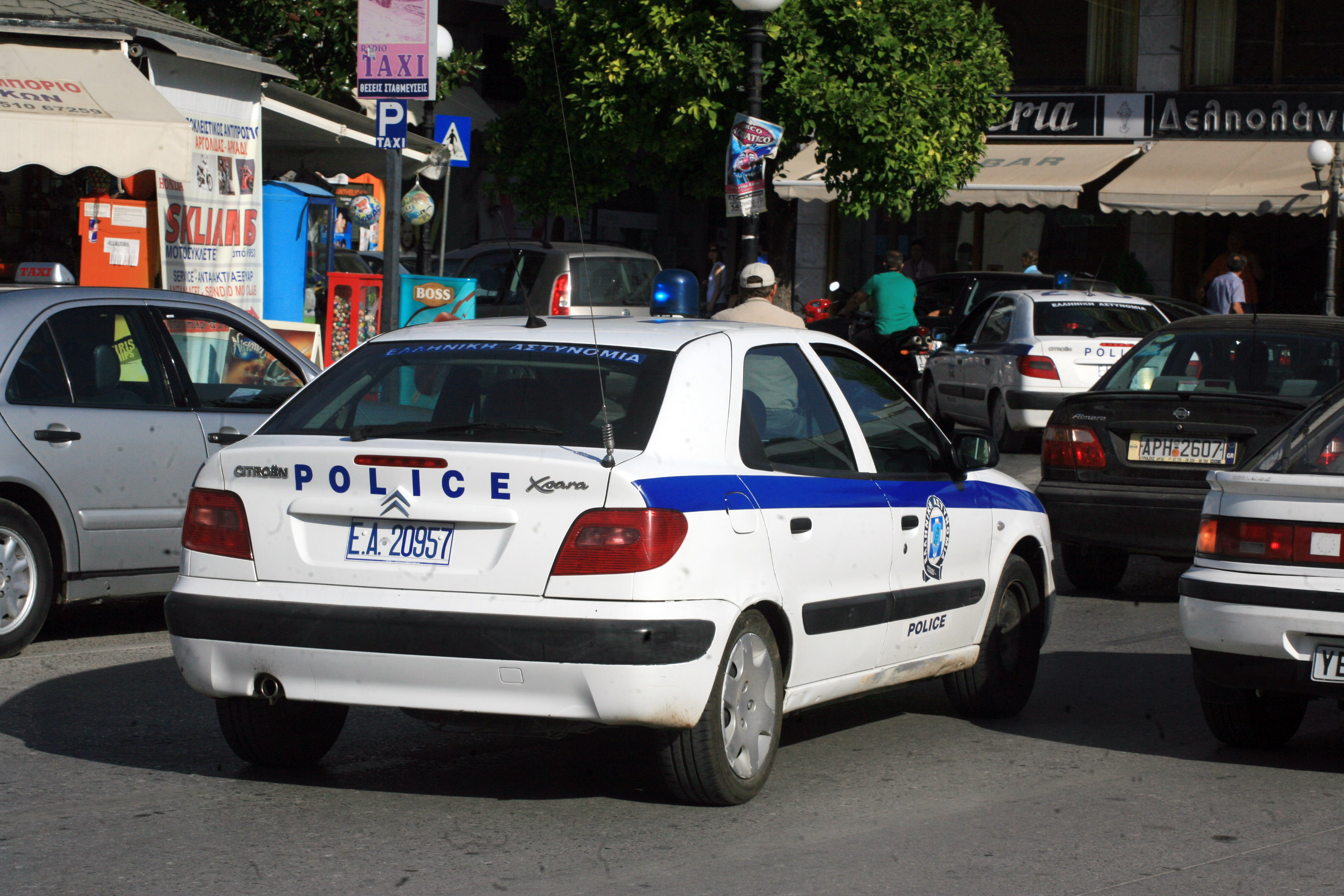 Υποπτες «πληροφορίες» και συγχωροχάρτια» ενώνουν αστυνομικούς και εμπόρους ναρκωτικών