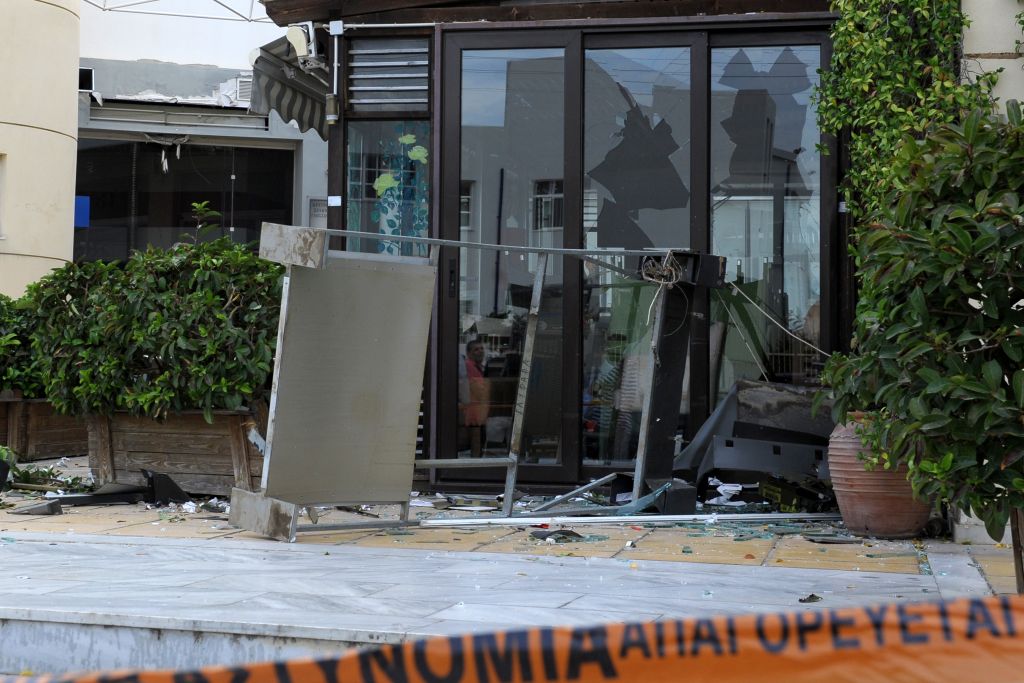 Ψάχνουν τους «νονούς της νύχτας» για έκρηξη, το 2011, στη Γλυφάδα