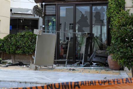 Ψάχνουν τους «νονούς της νύχτας» για έκρηξη, το 2011, στη Γλυφάδα