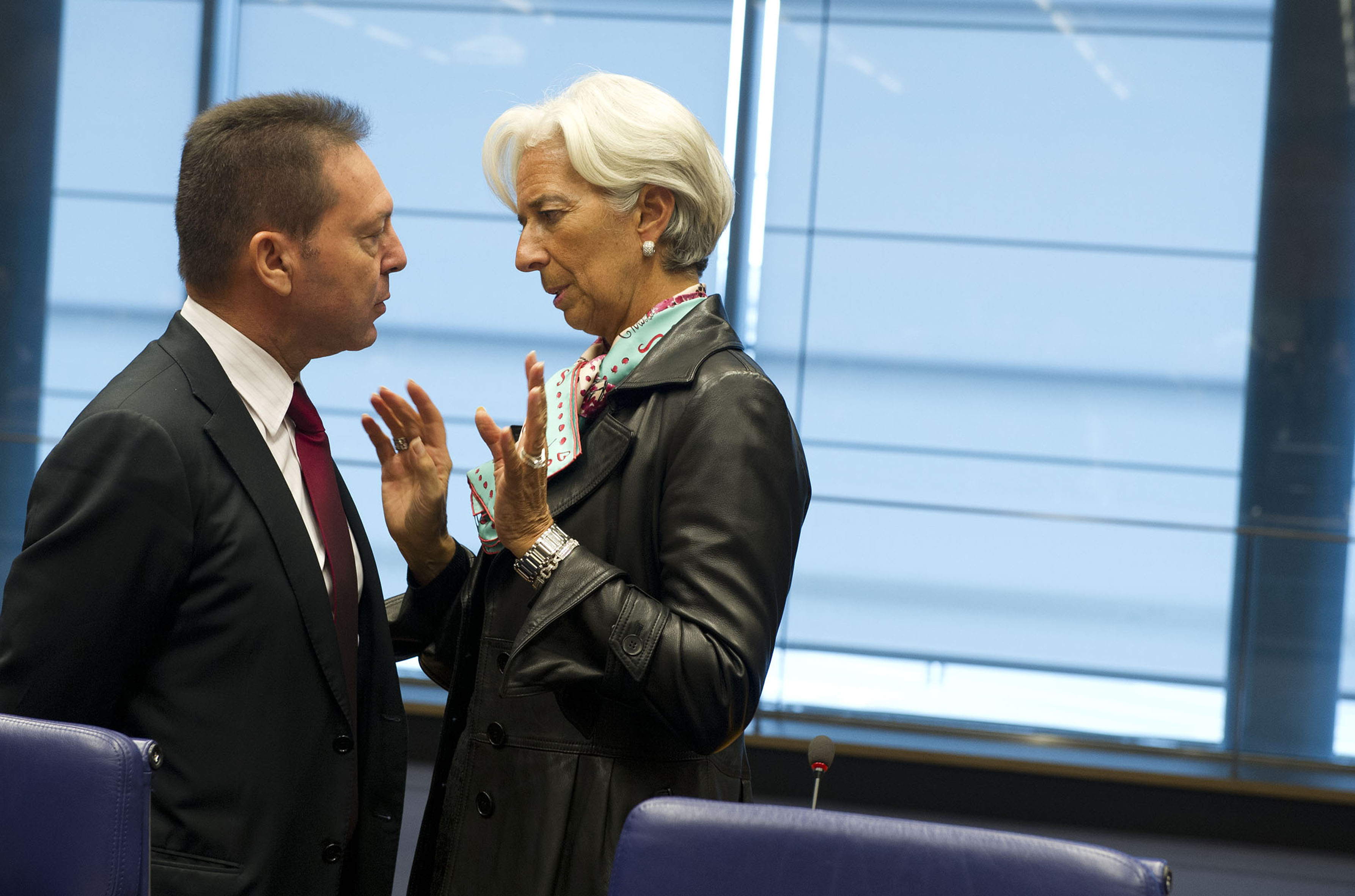 Το ΔΝΤ απειλεί να κόψει τη χρηματοδότηση στην Ελλάδα