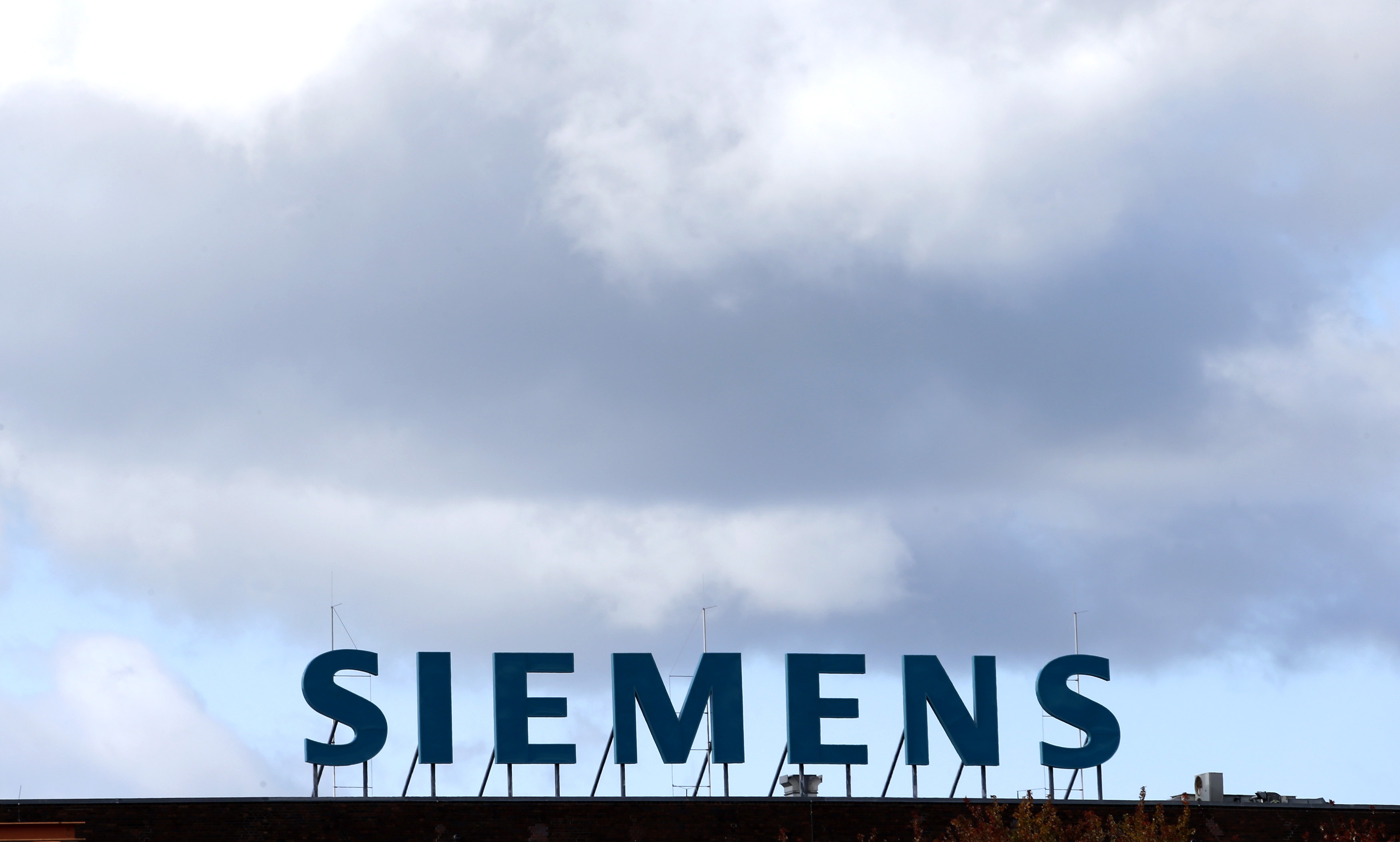 Καλούνται σε απολογία 13 Γερμανοί, πρώην στελέχη της Siemens