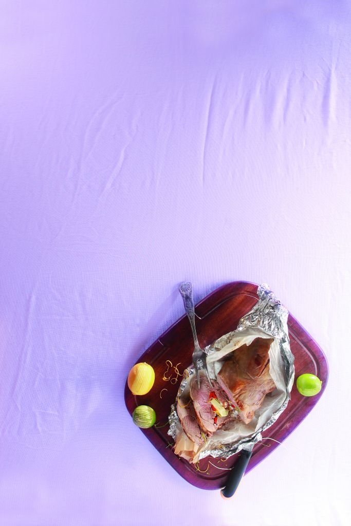 Μπούτι γεμιστό με πιπεριά και τυρί Νάξου