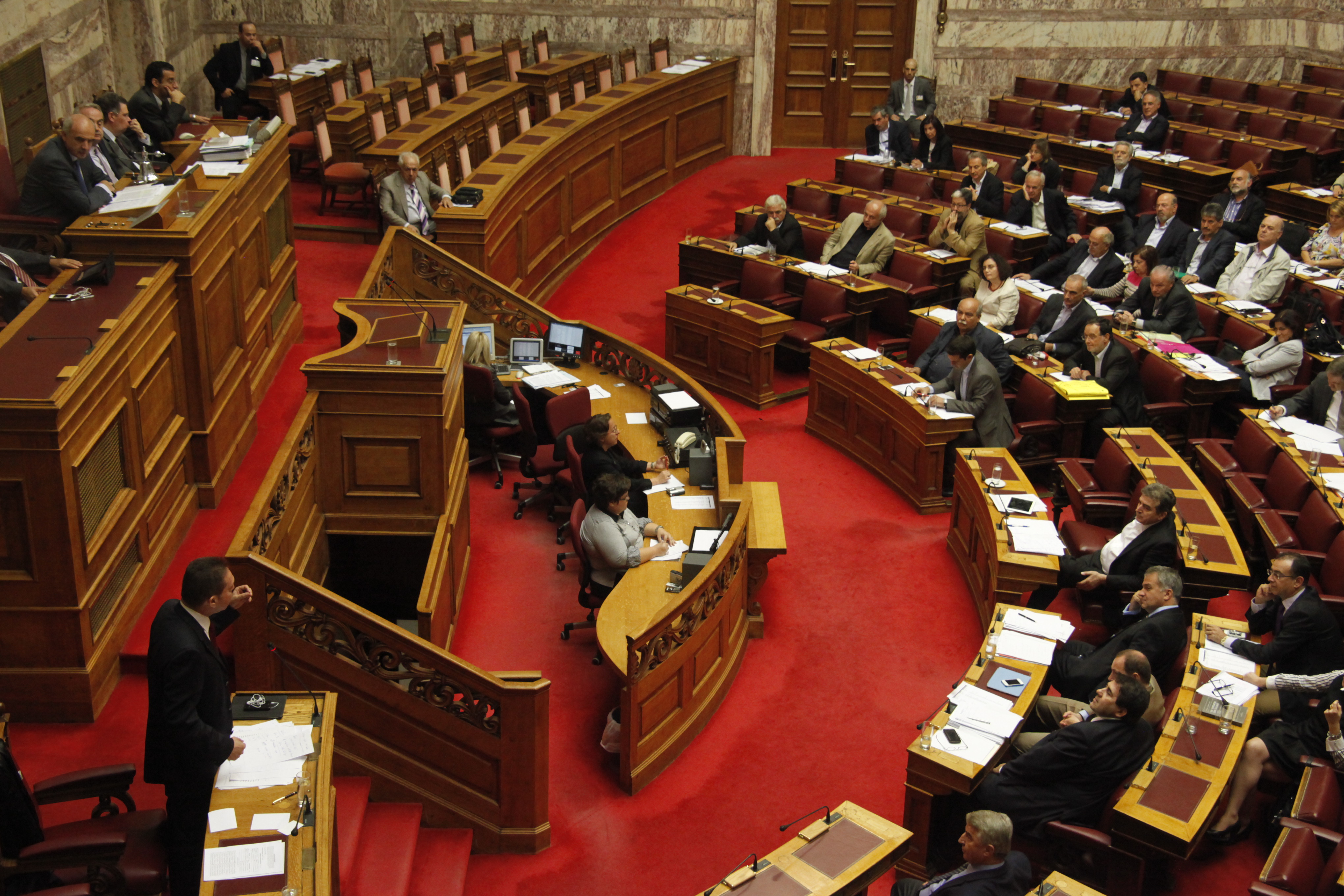 Βουλή: Ασθένεια Στουρνάρα ανέβαλε συζήτηση για προνόμια τραπεζιτών
