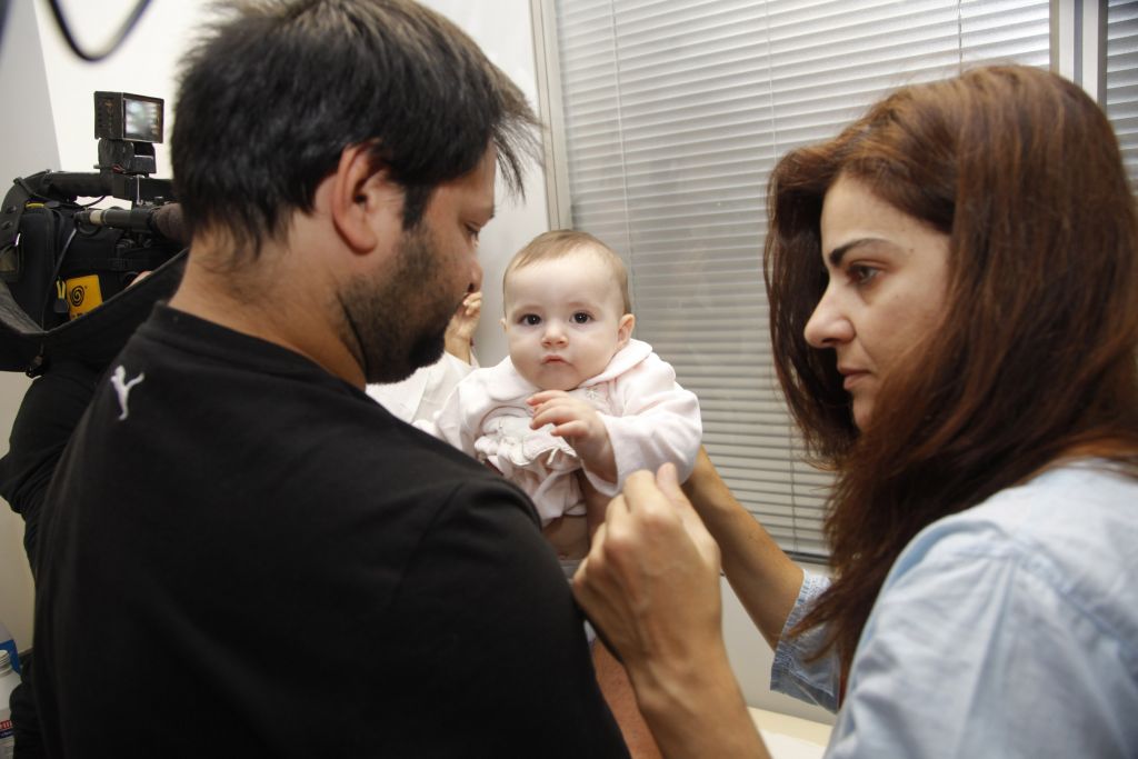 Αναβολή κυρώσεων σε γονεις που δεν εμβολιάζουν τα παιδιά τους στην Ιταλία