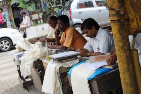 Η τεχνολογία εξαφάνισε τους «γραμματικούς» στην Ινδία