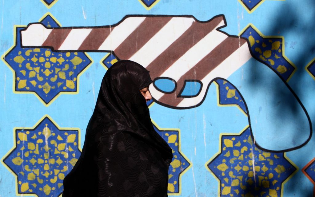 Ιραν: Διετή ποινή φυλάκισης και μαστίγωμα για δημοσιογράφο