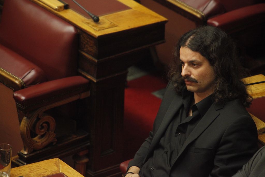 Σε αστυνομικό επιτέθηκε ο χρυσαυγίτης βουλευτής Μπαρμπαρούσης