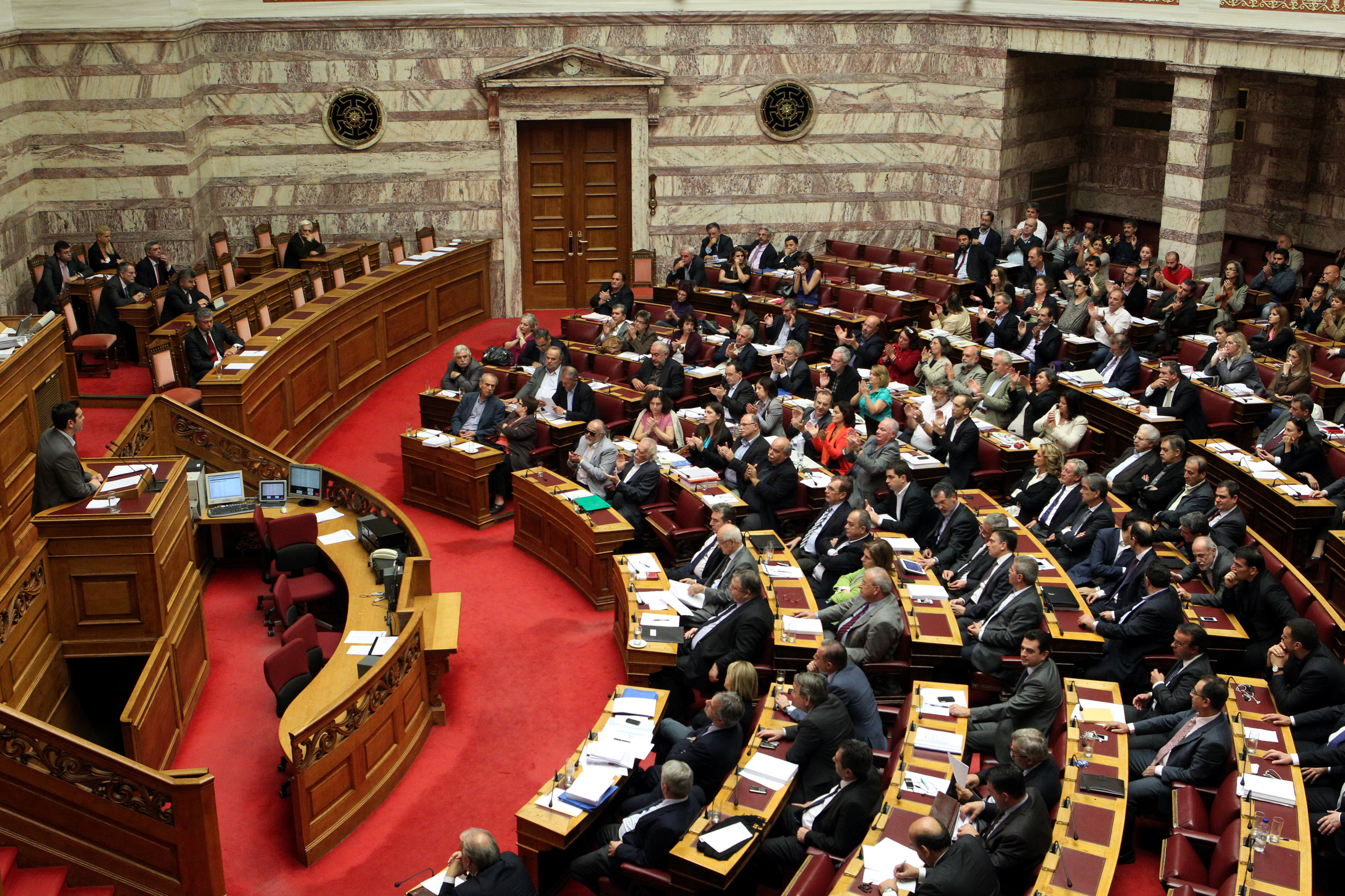 Βουλή: Πέρασε με 153 ψήφους το μνημόνιο ΙΙΙ