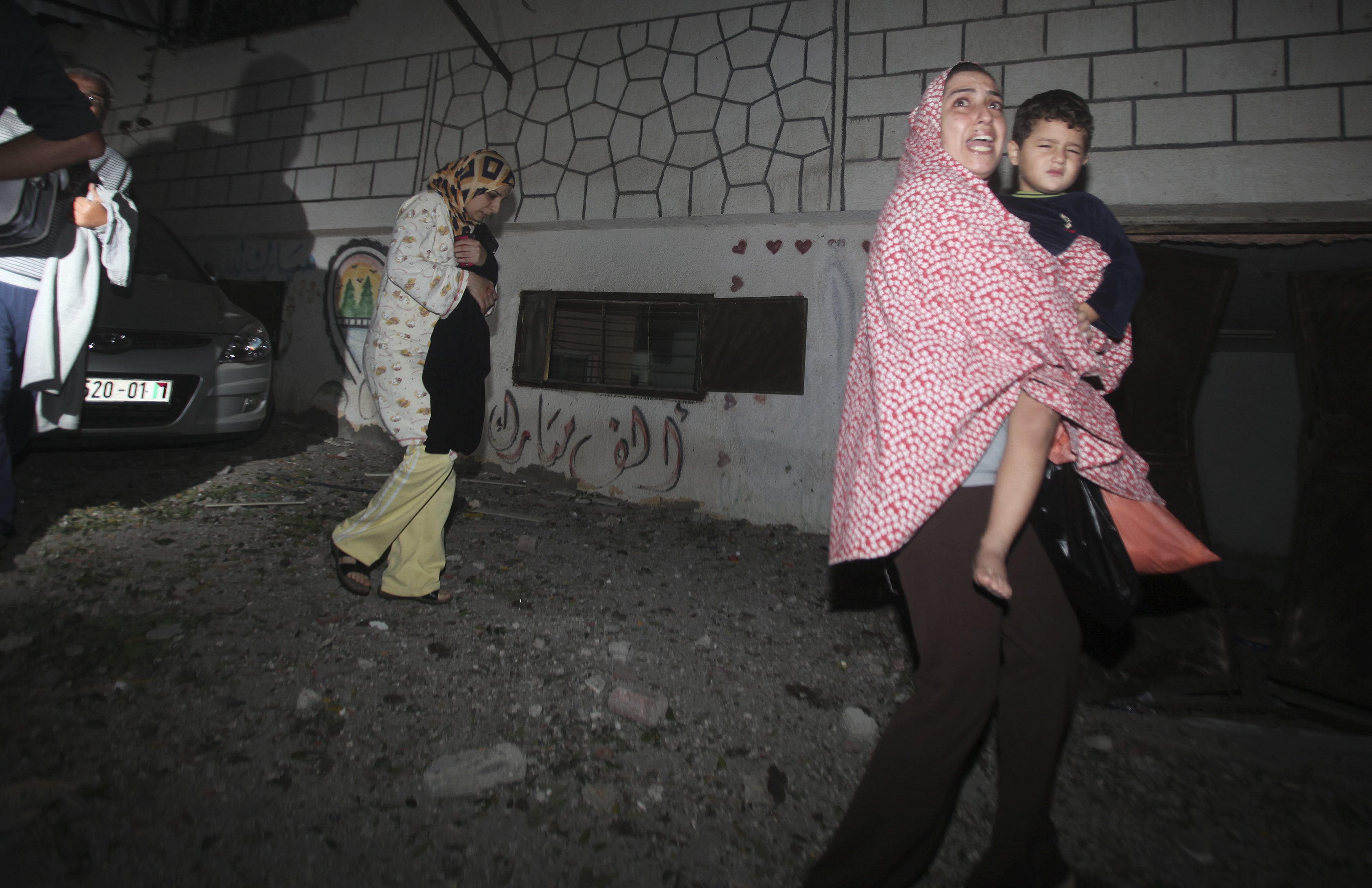 Οριακή η κατάσταση και εννέα νεκροί στη Γάζα μετά τις αεροπορικές επιδρομές