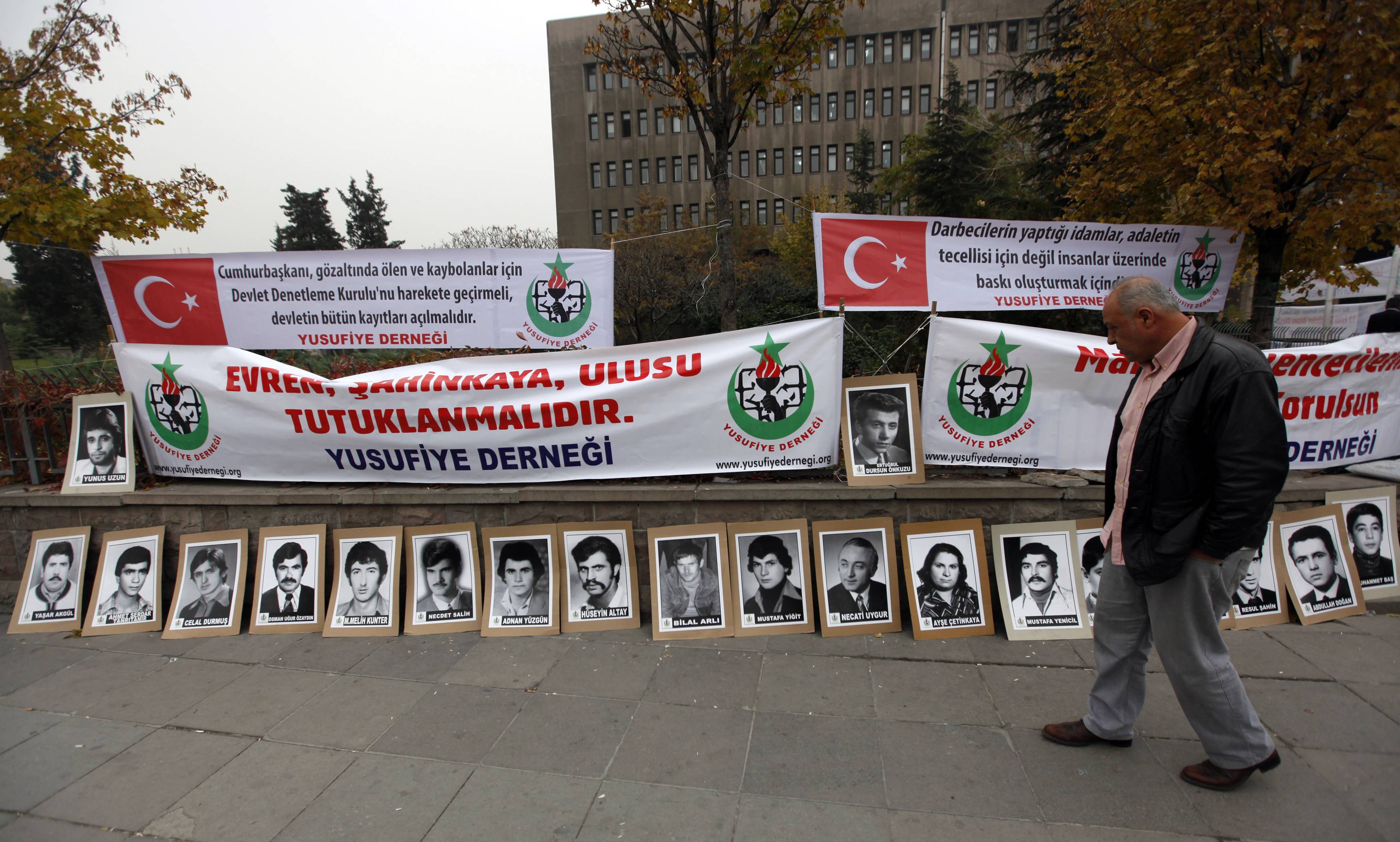 Τουρκία: Ισόβια για τον 96χρονο πραξικοπηματία του ’80 Κενάν Εβρέν