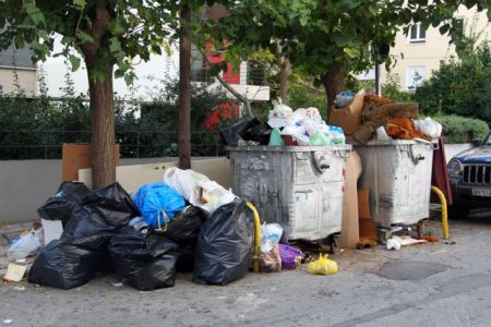 ΚΕΔΕ: Να αναλάβουν οι Δήμοι τη διαχείριση των απορριμμάτων