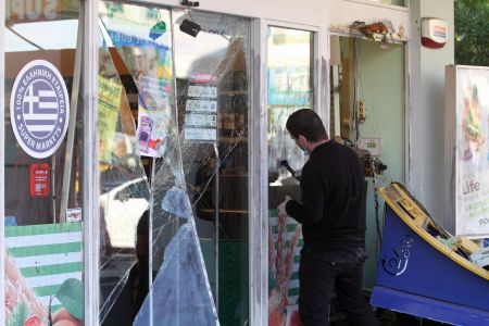 Γκαζάκια σε ΑΤΜ τράπεζας και σε είσοδο κτιρίου στον Πειραιά