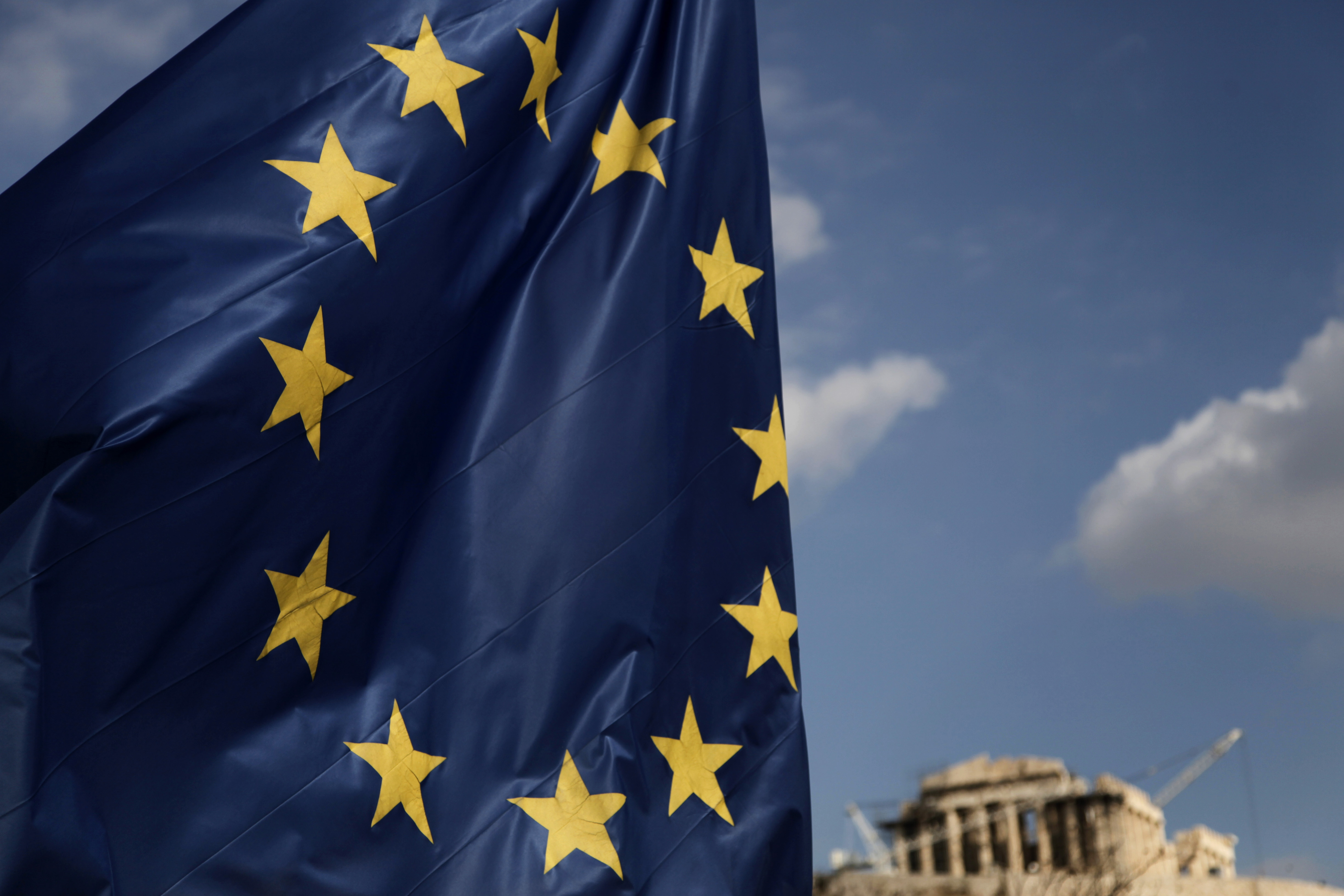 Κομισιόν: Ενθαρρυντικό σημάδι η έξοδος της Ελλάδας στις αγορές