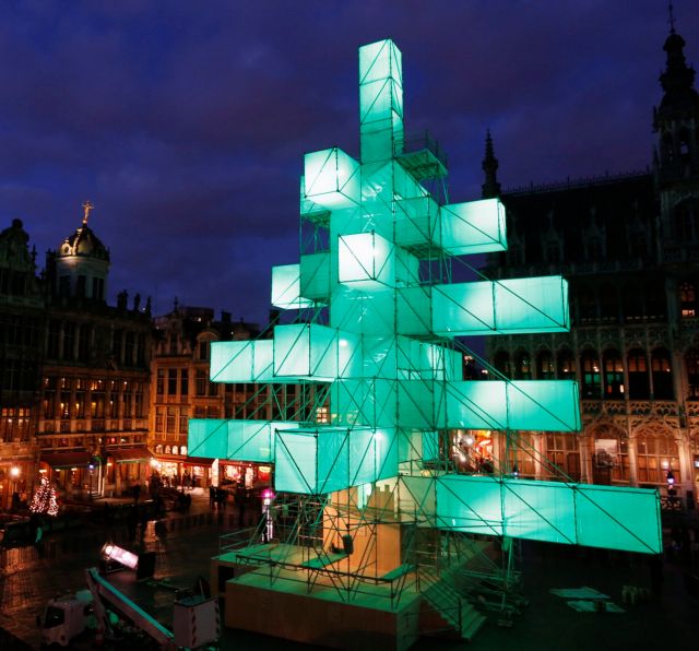Το χριστουγεννιάτικο δέντρο που διχάζει τις Βρυξέλλες