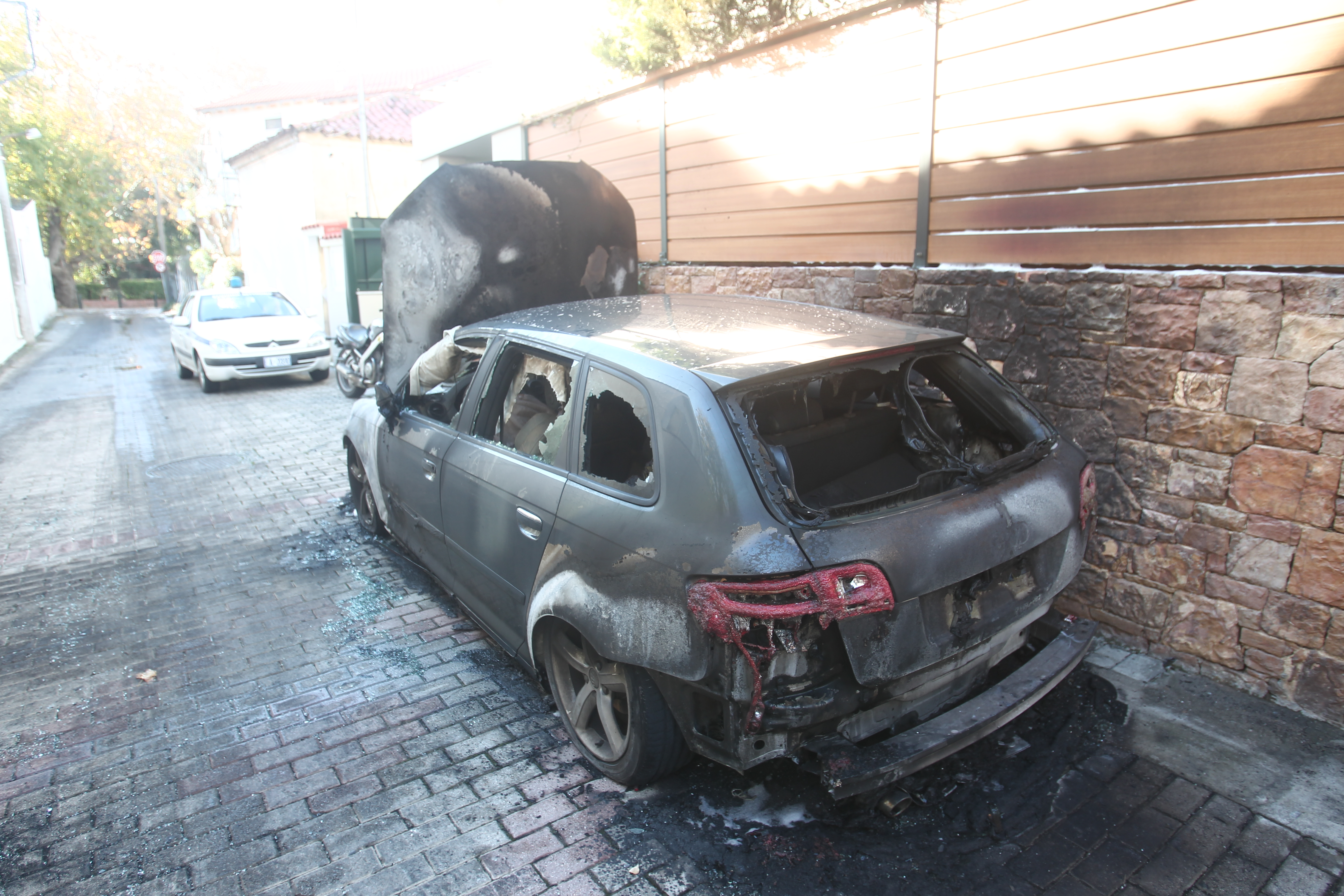 Εμπρηστική επίθεση σε αυτοκίνητο του υπουργείου Πολιτισμού
