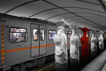 Οι «Καρυάτιδες» της Αμαλίας Σωτηροπούλου στη Βάρκιζα