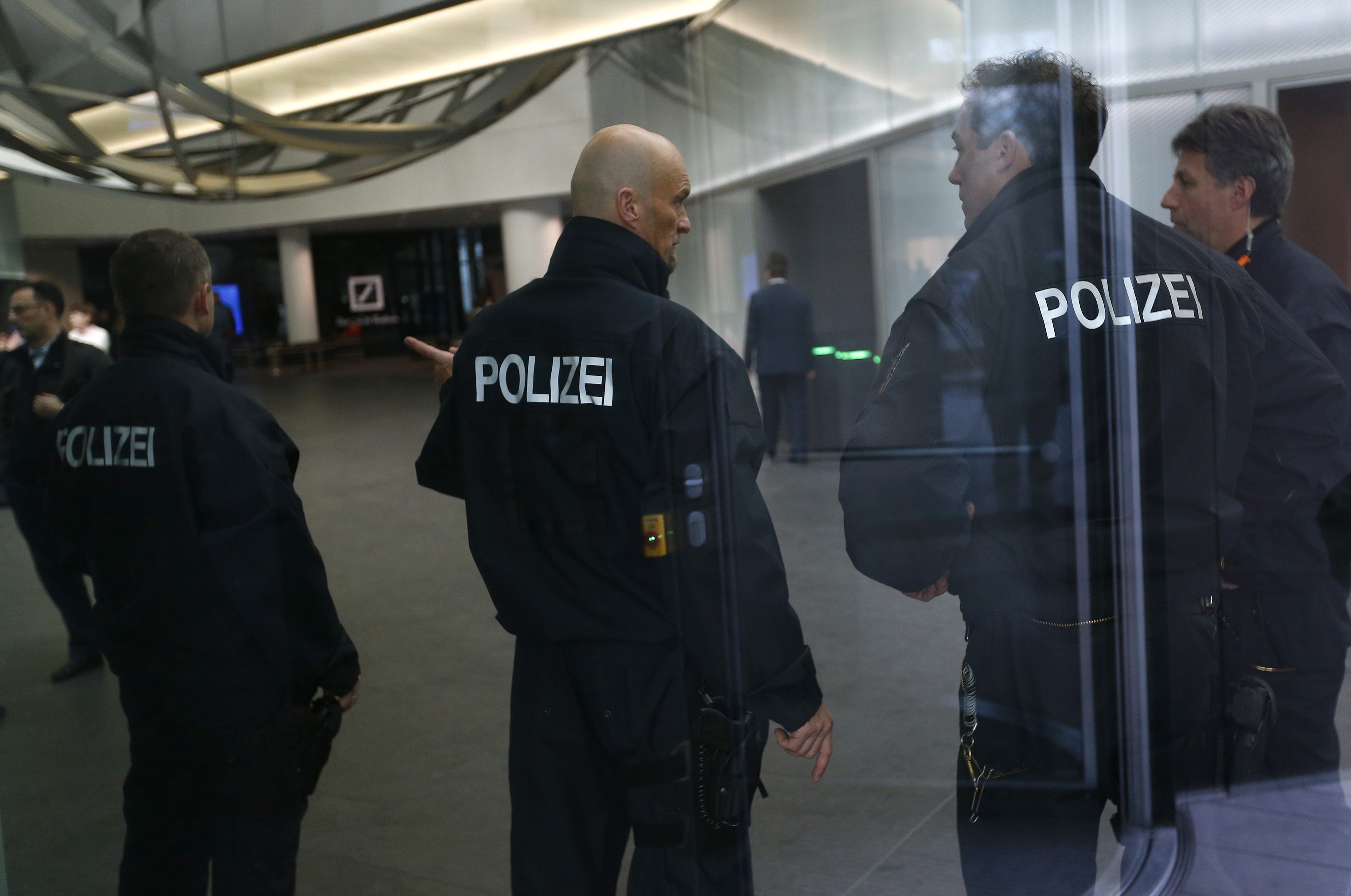 D-Welle: Αστυνομικοί στην Deutsche Bank για υπόθεση φοροδιαφυγής