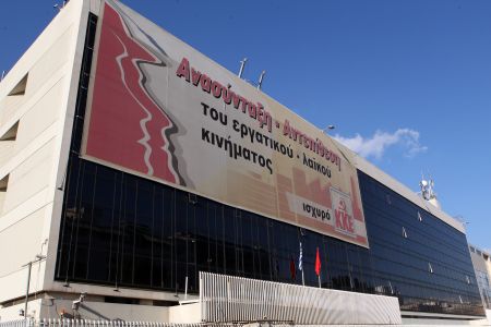 KKE για ανασχηματισμό: Σχήμα για την εφαρμογή του 3ου μνημονίου