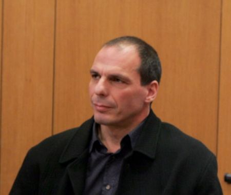 Βαρουφάκης: Δεν θα πάμε στη διαπραγμάτευση συγκρουσιακά