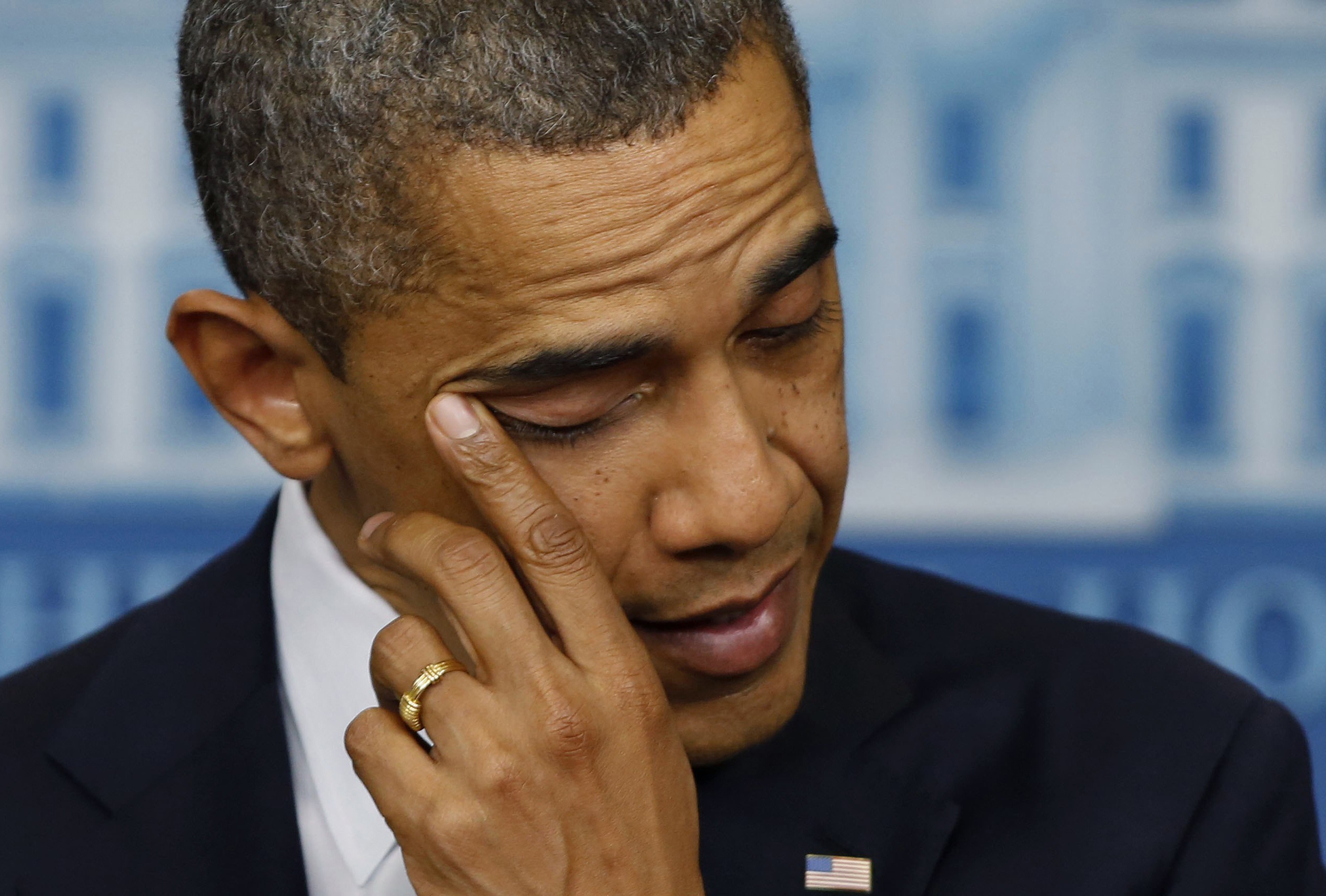 Δάκρυσε ο Ομπάμα μπροστά στους δημοσιογράφους