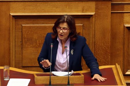 Βουλή: Κόντρα για τις αναφορές Φωτίου περί «πορφυρογέννητων των κολλεγίων»