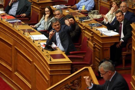 «Κονταρομαχίες» Τσακαλώτου με Βορίδη, Χατζηδάκη και Παφίλη