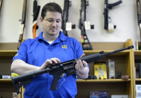 Η εκλογή Τραμπ βλάπτει σοβαρά τις πωλήσεις όπλων στις ΗΠΑ