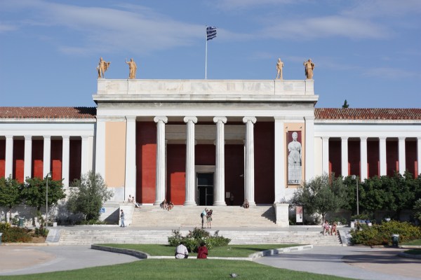 Την περίφραξη του Εθνικού Αρχαιολογικού Μουσείου ζητεί ο νέος διευθυντής του