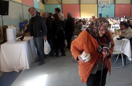 Ευρωβαρόμετρο: Τραγική παραμένει η οικονομική κατάσταση των Ελλήνων