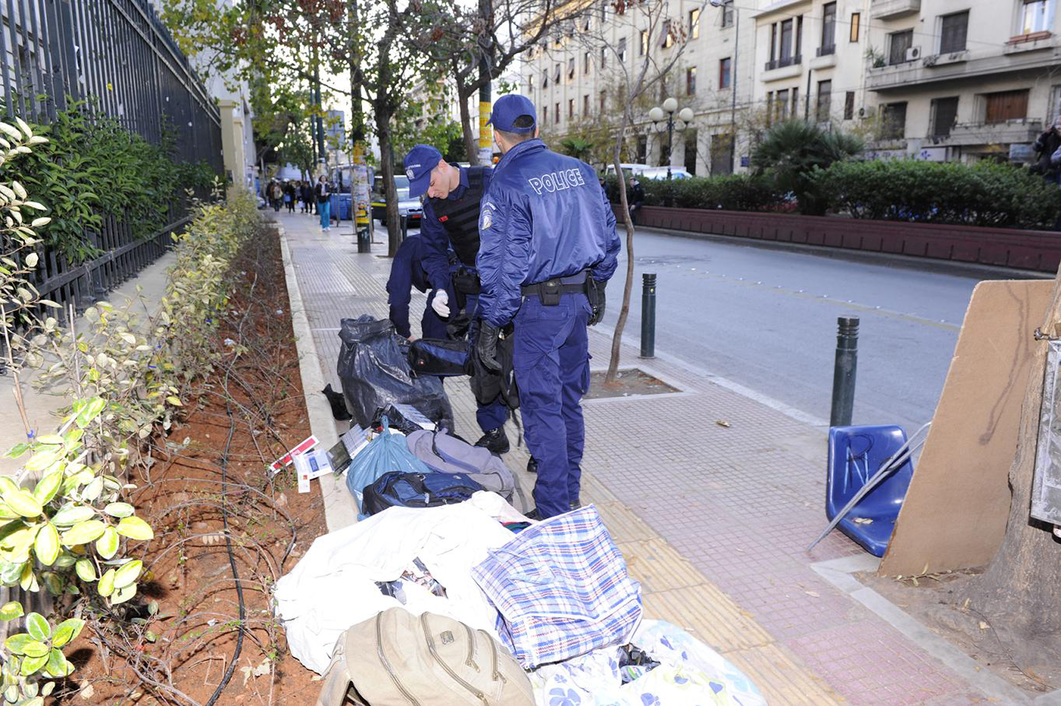 Στις 886 οι προσαγωγές σε επιχείρηση σκούπα της Αστυνομίας στην Αθήνα