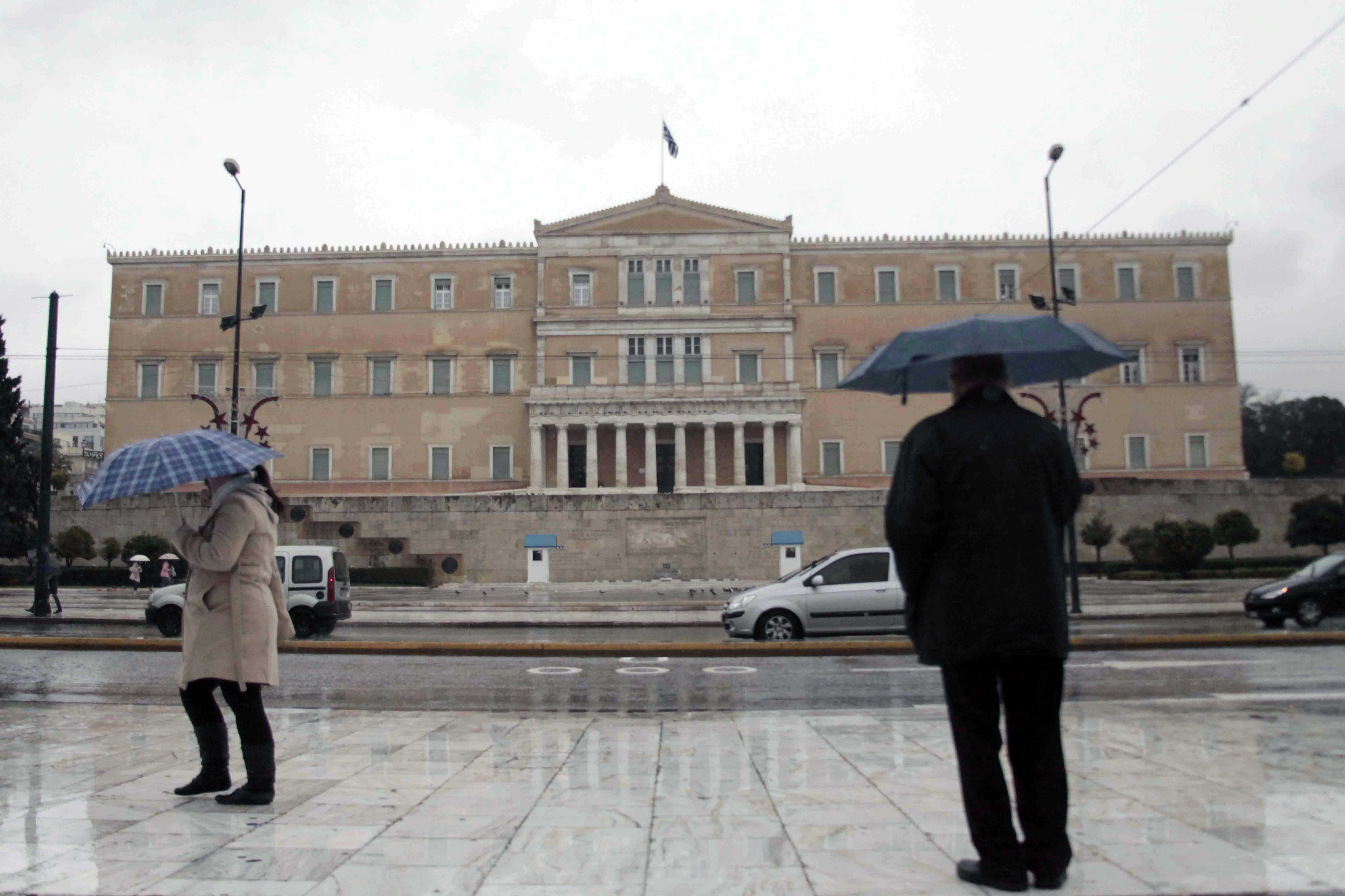 Economist: «Η ελληνική οικονομία τολμά να ελπίζει, φοβάται να αποτύχει»