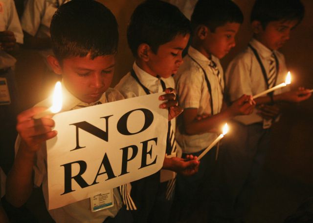 Ινδία: Ομαδικός βιασμός και απαγχονισμός δύο νεαρών κοριτσιών
