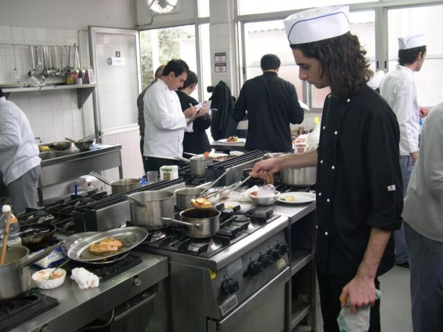 Ανοίγουν τα μαγειρεία του Ογκολογικού νοσοκομείου «Αγιοι Ανάργυροι»