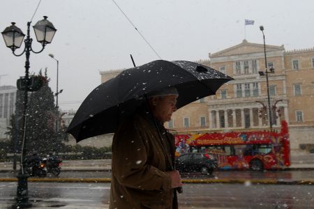 Στην «κατάψυξη» ολόκληρη η χώρα- Χιονοπτώσεις και στην Αθήνα