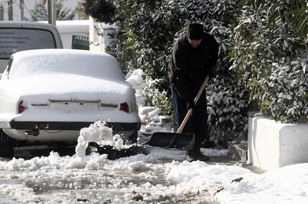 Υπό το μηδέν οι θερμοκρασίες – Στα λευκά η χώρα