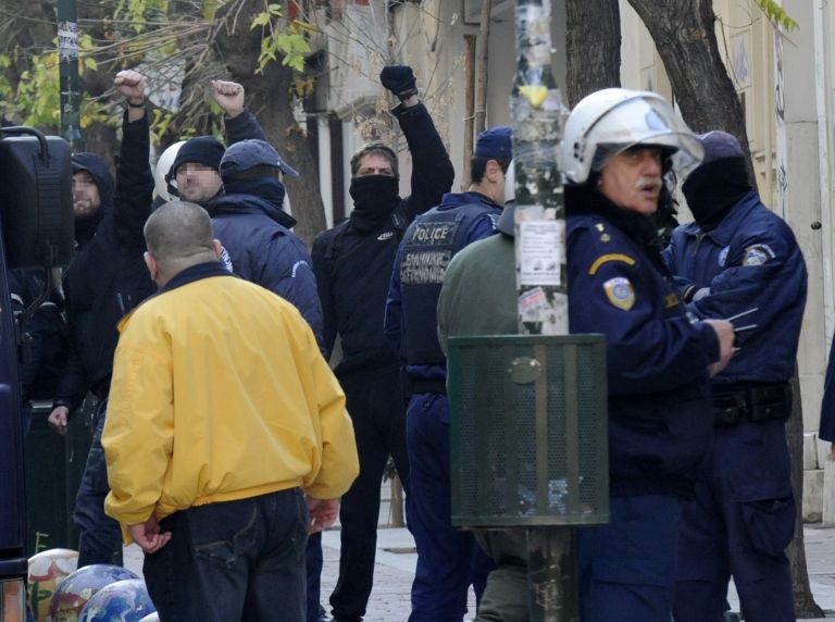 Κατά ομάδες στον ανακριτή οι 92 συλληφθέντες της βίλας Αμαλία | tovima.gr