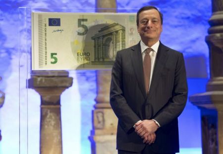 Να κόψει ή να μην κόψει χρήμα ο Ντράγκι