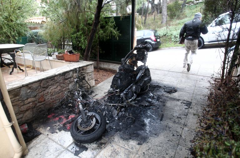 Ποιες οργανώσεις ανέλαβαν την ευθύνη για την επίθεση με γκαζάκια σε οικίες δημοσιογράφων | tovima.gr