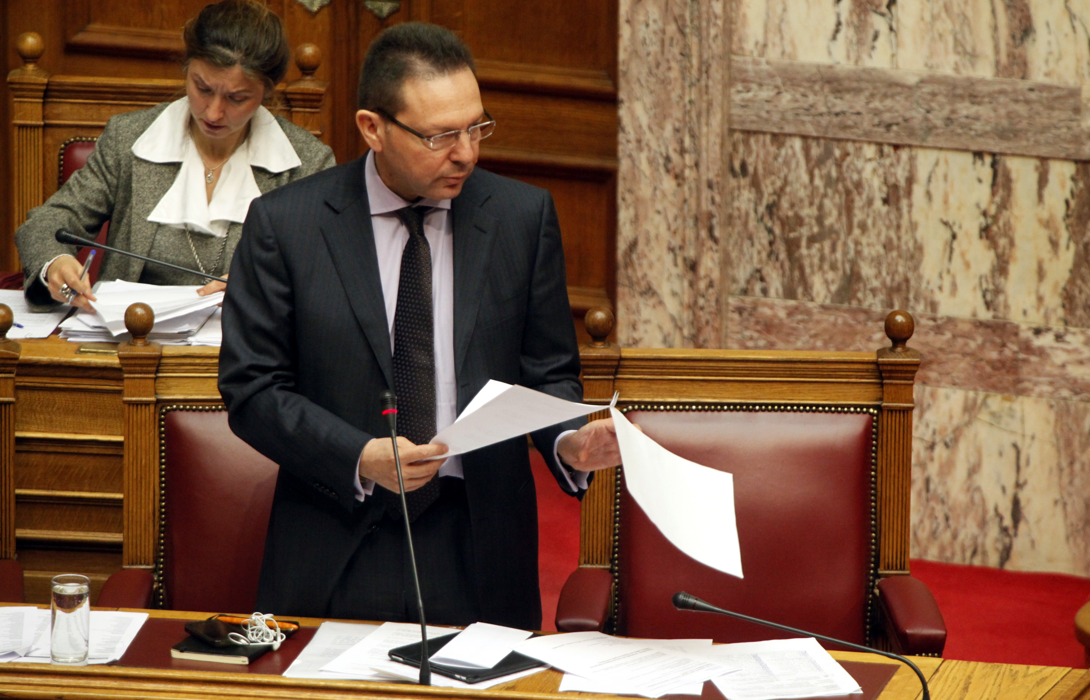 Βουλή: Συζητείται το «κατεπείγον» νομοσχέδιο με τις έξι πράξεις νομοθετικού περιεχομένου