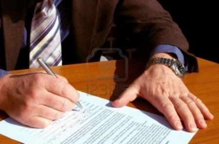 Τριήμερη αποχή συμβολαιογράφων από την Τετάρτη