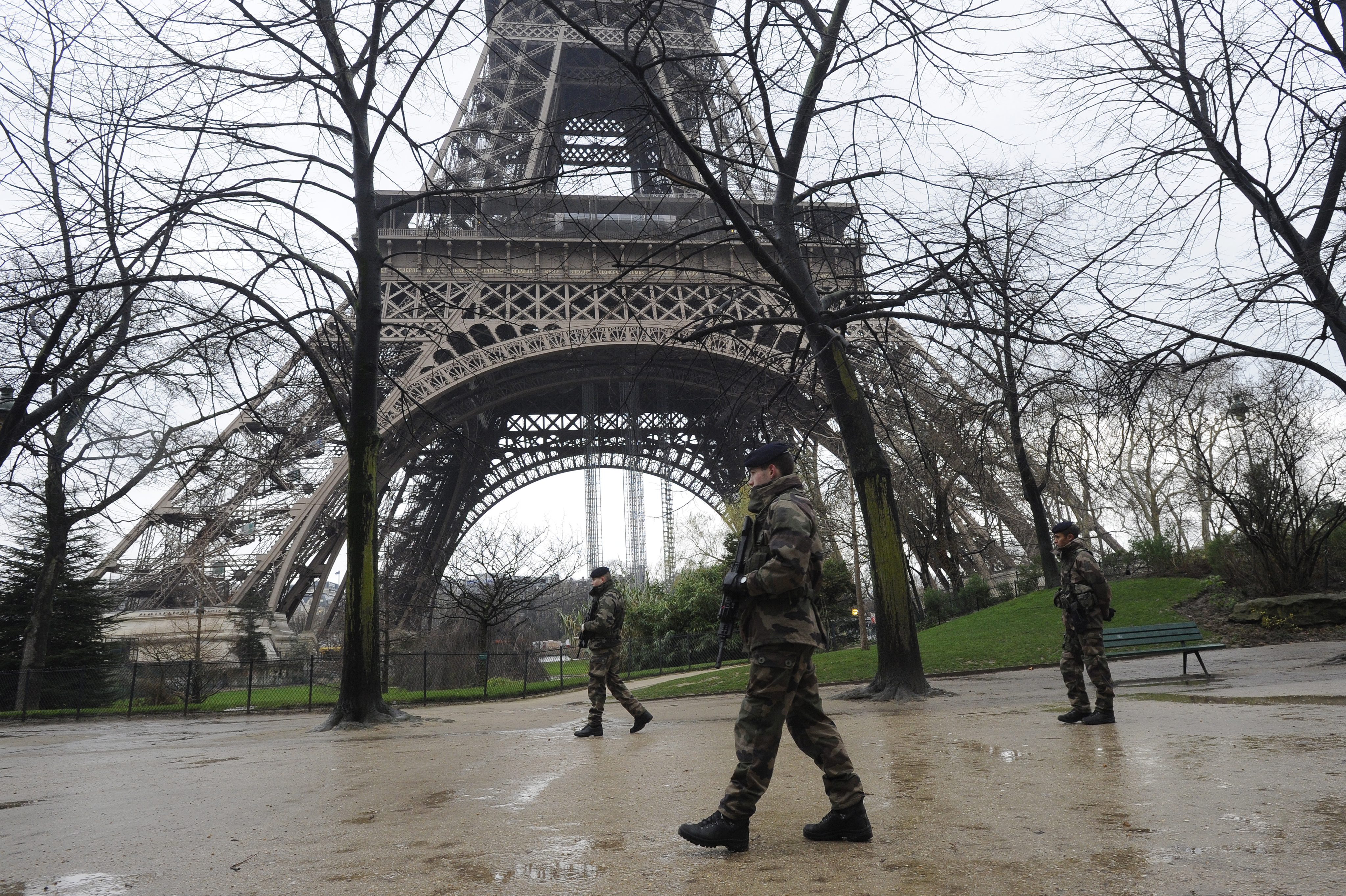 Αγνωστος μαχαίρωσε Γάλλο στρατιώτη στο Παρίσι