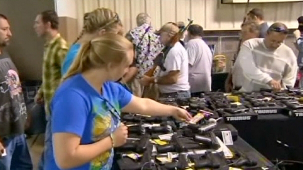 ΗΠΑ: Πώς μια Γερμανίδα έλαβε άδεια αγοράς όπλου σε 30 λεπτά