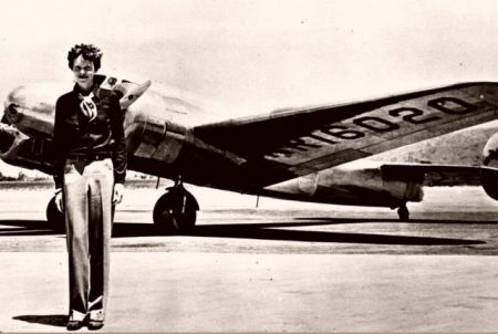 Νέα φωτογραφία αναζωπυρώνει τις θεωρίες συνωμοσίας με την Αμέλια Έρχαρτ